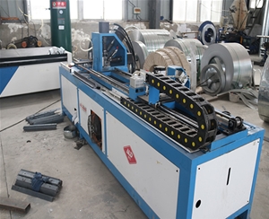 角鐵法蘭四槍自動(dòng)焊接生產(chǎn)線 (4)